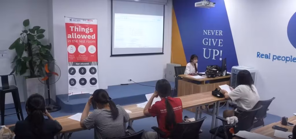 Công nghệ AI luyện thi IELTS 24/7 tại The Real IELTS