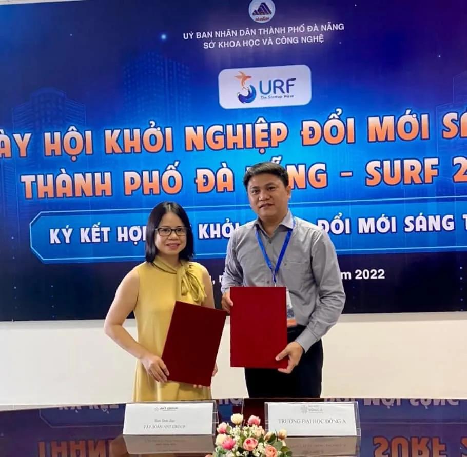 Hợp tác chiến lược với Trường Đại học Đông Á (11/2022): The Real IELTS